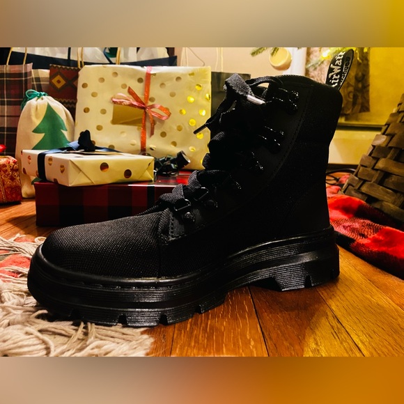 Dr. Martens Airwave Boots *NEW* - Picture 4 of 10